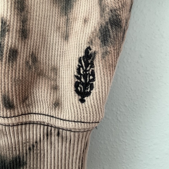 Free People • NWT Main Squeeze Tie Dyed Black Gray Cream Tee Top Size XS - Picture 5 of 11